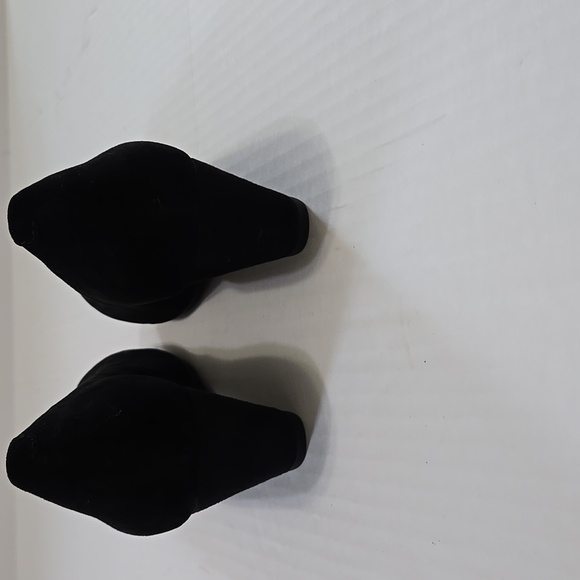 Clarks Soft Cushion Collection Black Suede Women's Heels. NEW! - Picture 2 of 9